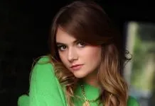 Emilia_Jones